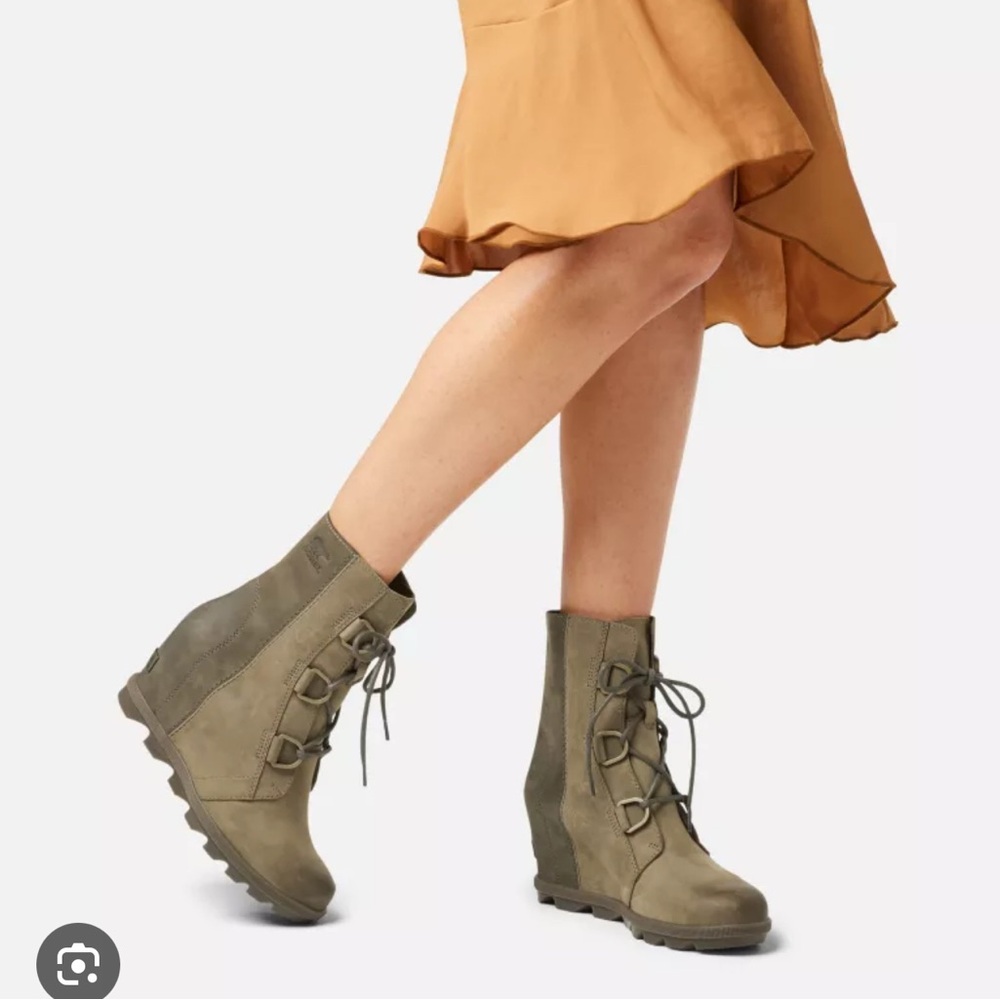 Sorel Joan of Artic mid Brown Wedge Boots